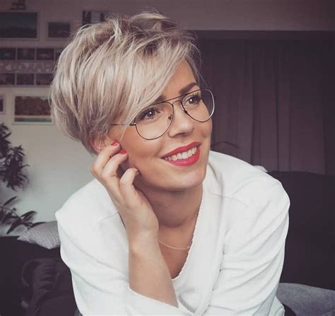 Low maintenance short hairstyles for glasses wearers - Join the club! https://bit.ly/JoinTheMBInsidersClubSmartBuyGlasses: https://bit.ly/34QVHzLDiscount code: MALLORY10Happy #FiveMinuteFriday !!! Today I'm showi...